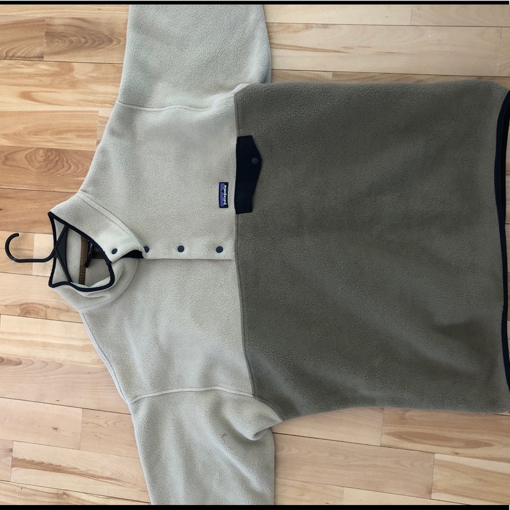 Patagonia Tan & Greenish Synchilla Snap T pullover